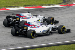 Felipe Massa, Williams FW40, passe Lance Stroll, Williams FW40