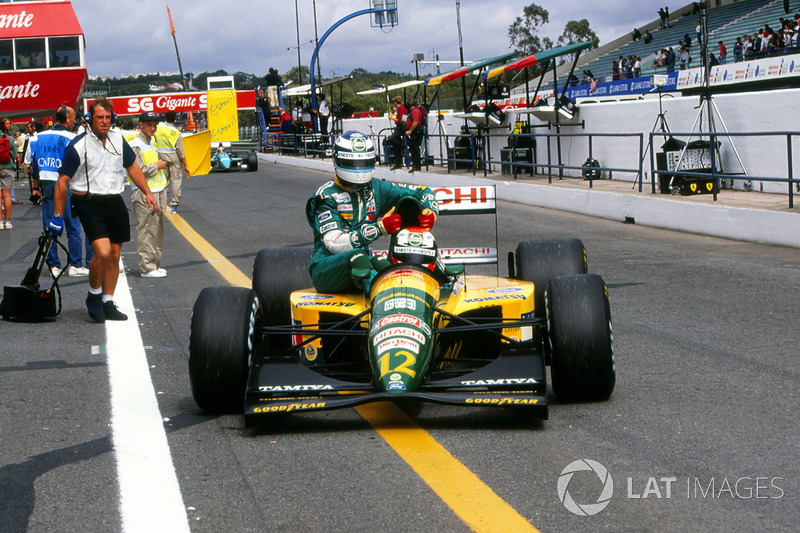 Estoril 1992: Mika Häkkinen (Lotus) menumpang Johnny Herbert (Lotus)