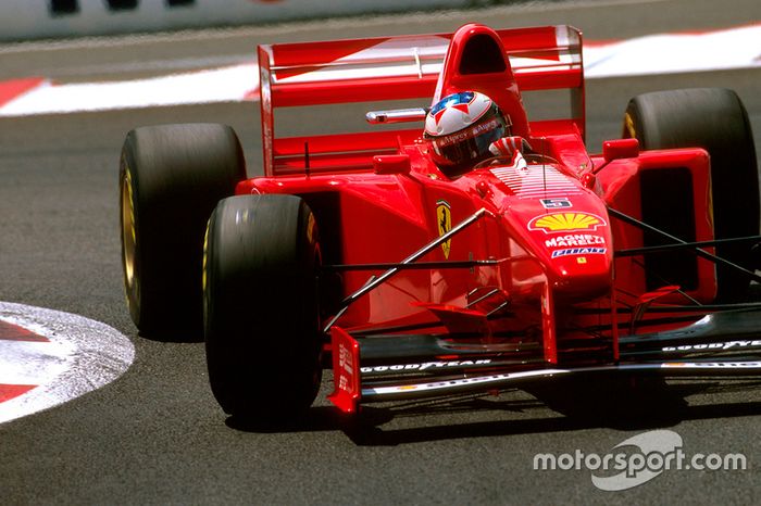 Ferrari en el Gran Premio de Francia de 1997: ...y así en el alerón trasero
