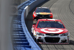 Kyle Larson, Chip Ganassi Racing, Chevrolet; Martin Truex Jr., Furniture Row Racing, Toyota