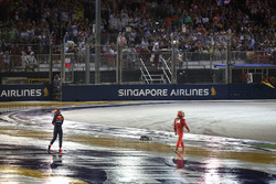 Max Verstappen, Red Bull Racing e Kimi Raikkonen, Ferrari dopo l'incidente alla partenza