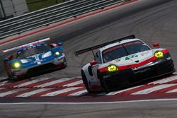 #91 Porsche Team Porsche 911 RSR: Richard Lietz, Frédéric Makowiecki