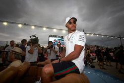 Lewis Hamilton, Mercedes AMG F1, lors de la parade des pilotes