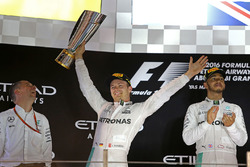 Podio: il vincitore della gara Lewis Hamilton, Mercedes AMG F1, il secondo classificato Nico Rosberg