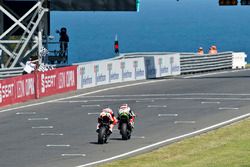 Jonathan Rea, Kawasaki Racing leads Chaz Davies, Ducati Team