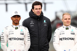 Lewis Hamilton, Mercedes AMG F1, Valtteri Bottas, Mercedes AMG F1, Toto Wolff, Mercedes AMG F1 Share