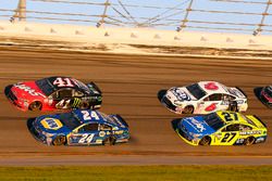 Chase Elliott, Hendrick Motorsports Chevrolet and Kurt Busch, Stewart-Haas Racing Ford