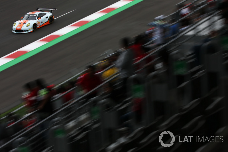 #86 Gulf Racing Porsche 911 RSR: Michael Wainwright, Ben Barker, Nick Foster