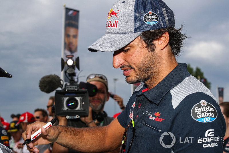 Contudo, ambos os pilotos estão em uma espécie de limbo. Sainz não conta com espaço na Red Bull, enquanto que Kvyat, mesmo com desempenho apagado, caminha em direção a uma renovação de contrato.