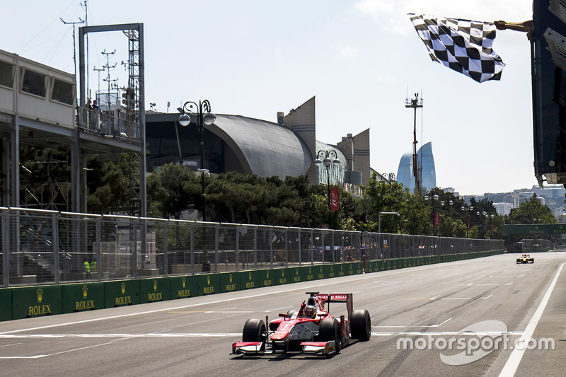 Charles Leclerc, PREMA Powerteam se lleva la bandera a cuadros