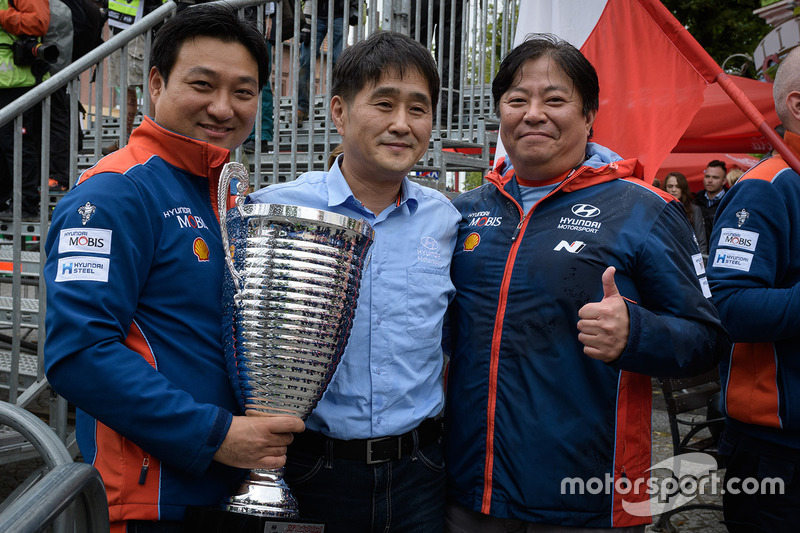 Hyundai Motorsport team principals celebrate victory