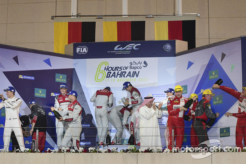 Podium LMP1 : deuxième place #7 Audi Sport Team Joest Audi R18: Marcel Fässler, Andre Lotterer, Benoit Tréluyer, vainqueurs #8 Audi Sport Team Joest Audi R18: Lucas di Grassi, Loic Duval, Oliver Jarvis, troisième place #1 Porsche Team Porsche 919 Hybrid: Timo Bernhard, Mark Webber, Brendon Hartley, first place LMP1 privé, #13 Rebellion Racing Rebellion R-One AER: Matheo Tuscher, Dominik Kraihamer, Alexandre Imperatori