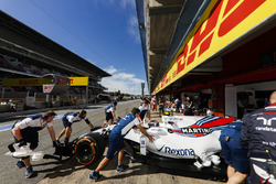 Lance Stroll, Williams FW40, is returned to the garage