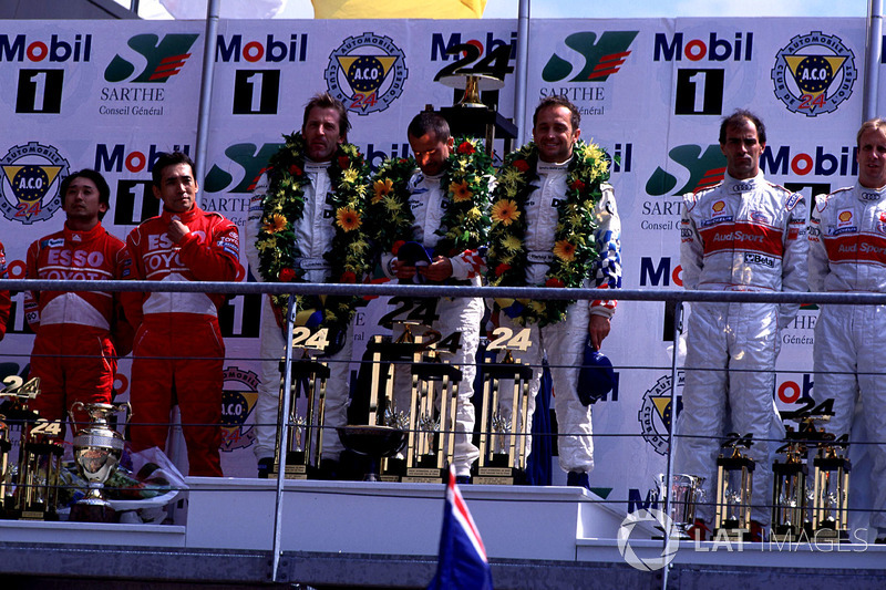 Podio: Pierluigi Martini, Yannick Dalmas, Joachim Winkelhock, BMW V12 LMR