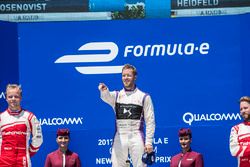 Podio: il vincitore della gara Sam Bird, DS Virgin Racing, il secondo classificato Felix Rosenqvist,