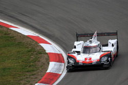 #2 Porsche Team Porsche 919 Hybrid: Timo Bernhard, Earl Bamber, Brendon Hartley