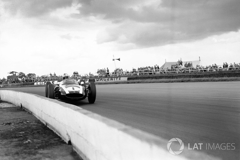 Em 1960, a Cooper conquistou seu segundo e último título, inaugurando a galeria de multicampeões entre os construtores da F1. O caneco chegou no GP da Grã-Bretanha, vencido pelo campeão Brabham.