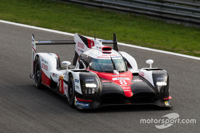 #8 Toyota Gazoo Racing Toyota TS050 Hybrid: Anthony Davidson, Nicolas Lapierre, Kazuki Nakajima