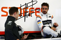 Stoffel Vandoorne, McLaren, talks to Fernando Alonso, McLaren