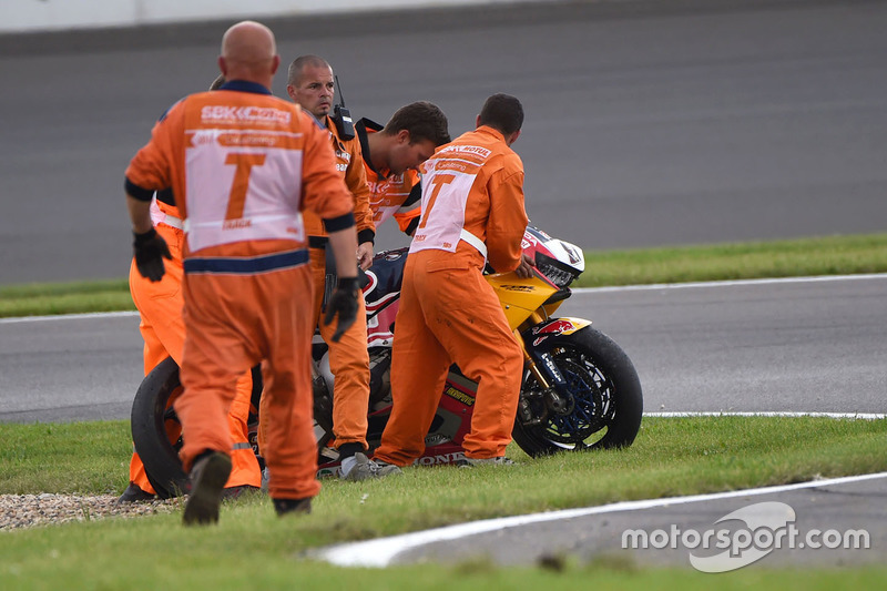 La moto di Stefan Bradl, Honda World Superbike Team dopo l'incidente