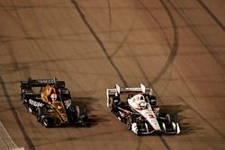 Helio Castroneves, Team Penske Chevrolet, James Hinchcliffe, Schmidt Peterson Motorsports Honda