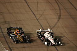 Helio Castroneves, Team Penske Chevrolet, James Hinchcliffe, Schmidt Peterson Motorsports Honda