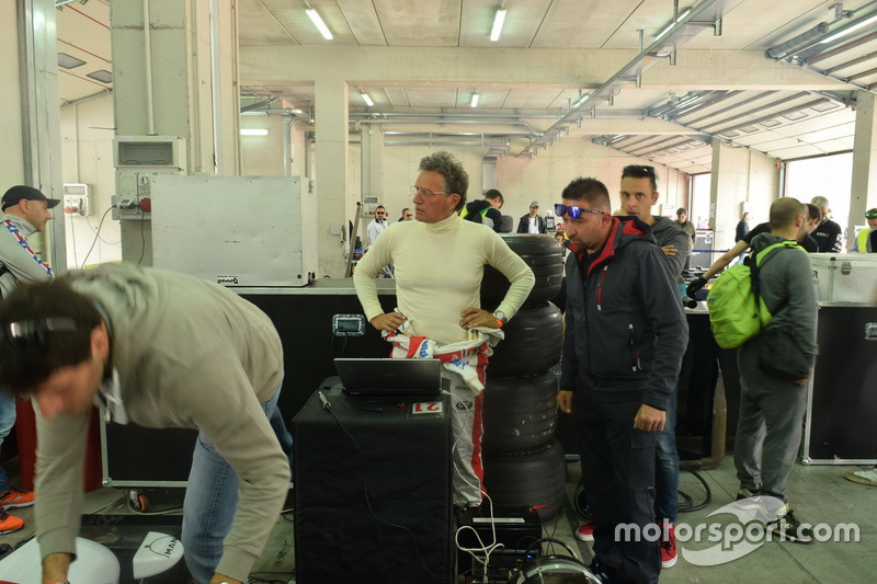 Gabriele Tredozi nel box di Imola