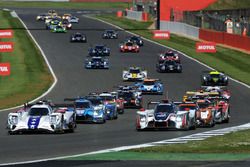 Start: #21 Dragonspeed, Oreca 07 - Gibson: Henrik Hedman, Nicolas Lapierre, Ben Hanley leads