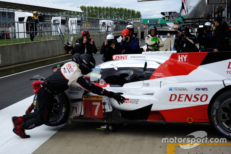 #7 Toyota Gazoo Racing Toyota TS050 Hybrid: Mike Conway, Kamui Kobayashi, Jose Maria Lopez back to t