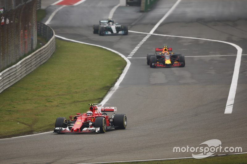 Kimi Raikkonen, Ferrari SF70H, leads Max Verstappen, Red Bull Racing RB13 and Valtteri Bottas, Mercedes AMG F1 W08