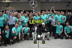Race winner Lewis Hamilton, Mercedes AMG, and Valtteri Bottas, Mercedes AMG, celebrate with the Mercedes AMG team