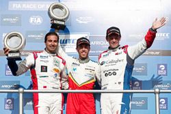 Podium WTCC trophy: Mehdi Bennani, Sébastien Loeb Racing, Citroën C-Elysée WTCC, Esteban Guerrieri, 