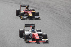 Sergio Sette Camara, MP Motorsport devant Louis Deletraz, Racing Engineering