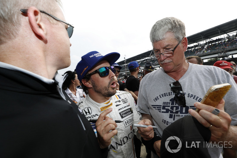 Fernando Alonso, Andretti Autosport Honda reacts to the Sébastien Bourdais, Dale Coyne Racing Honda crash