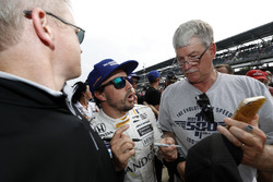 Fernando Alonso, Andretti Autosport Honda reacts to the Sébastien Bourdais, Dale Coyne Racing Honda crash