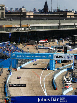 Sam Bird, DS Virgin Racing, leads Nelson Piquet Jr., NEXTEV TCR Formula E Team