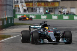 Lewis Hamilton, Mercedes AMG F1 W08, Max Verstappen, Red Bull Racing RB13