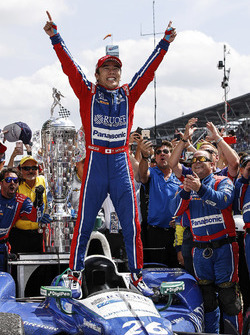 Winner Takuma Sato, Andretti Autosport Honda celebrates