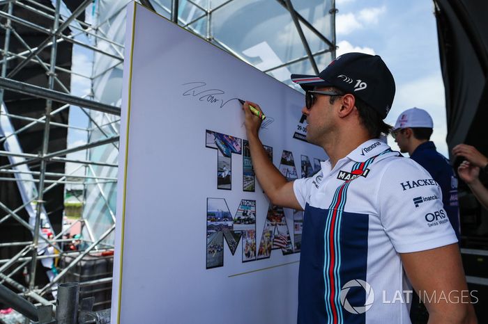 O GP da Malásia de 2017 será o último na história da F1. Antes mesmo dos carros irem à pista, os pilotos participaram de uma série de eventos.