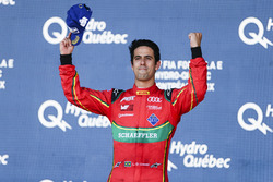 Lucas di Grassi, ABT Schaeffler Audi Sport, sur le podium