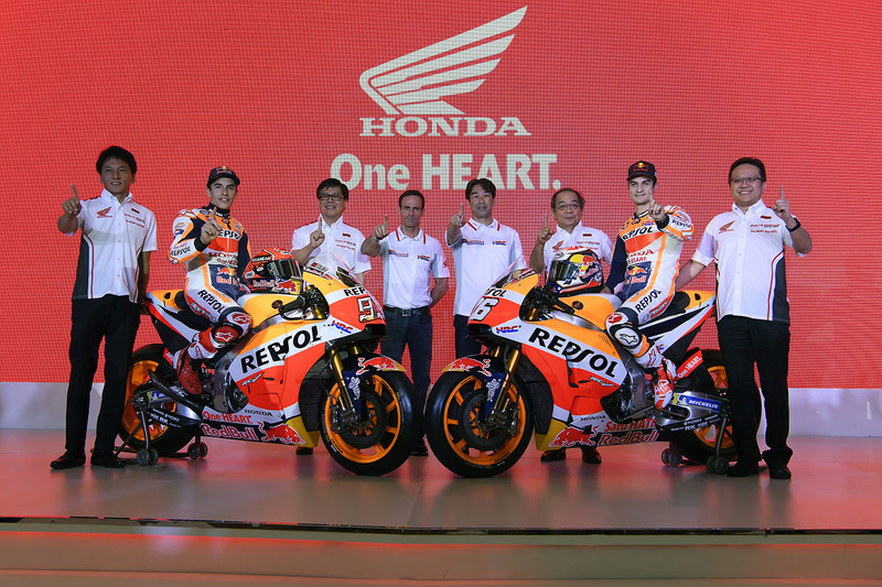 Marc Marquez, Repsol Honda Team, Dani Pedrosa, Repsol Honda Team con dei membri di Astra Honda Motor