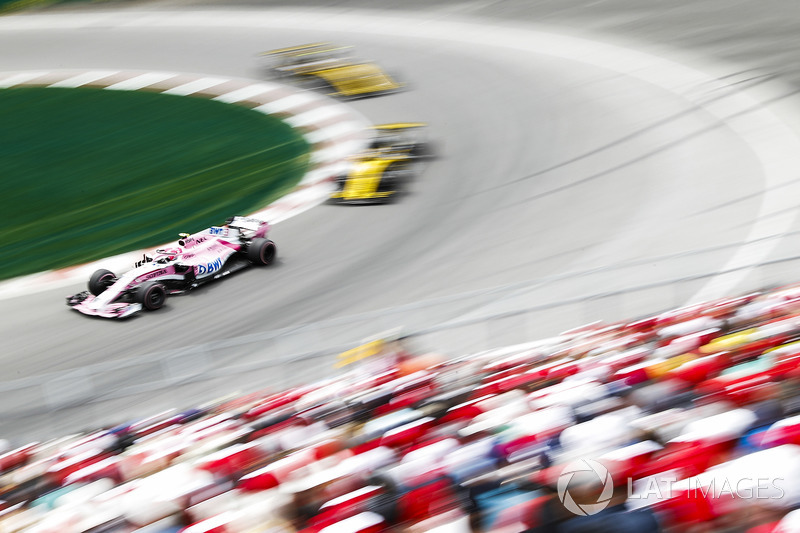 Esteban Ocon, Force India VJM11, Nico Hulkenberg, Renault Sport F1 Team R.S. 18, and Carlos Sa
