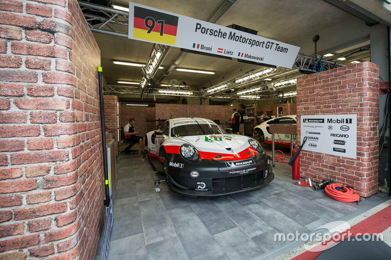 #91 Porsche GT Team Porsche 911 RSR