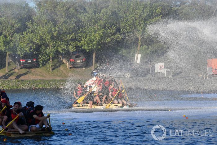La carrera de balsas