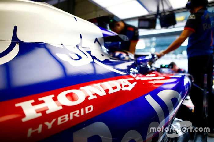Logo de Honda logo en el coche de Brendon Hartley, Toro Rosso STR13
