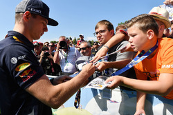 Max Verstappen, Red Bull Racing signs autographs for the fans