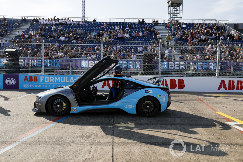 BMW i8 Qualcomm Safety Car