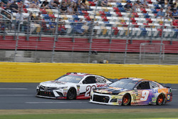 Chase Elliott, Hendrick Motorsports, Chevrolet Camaro SunEnergy1 Erik Jones, Joe Gibbs Racing, Toyota Camry Sport Clips