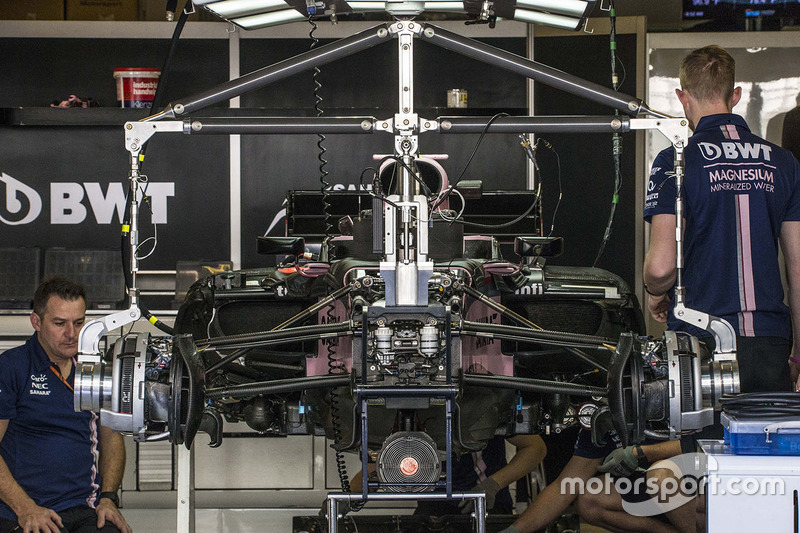 Sahara Force India VJM10 in de garage