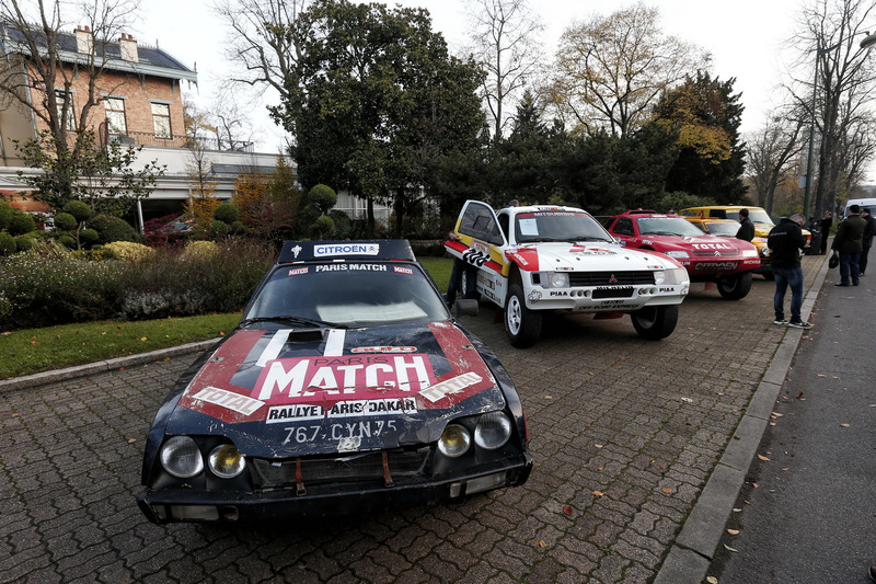 Coches históricos del Dakar durante la conferencia de prensa Dakar 2018